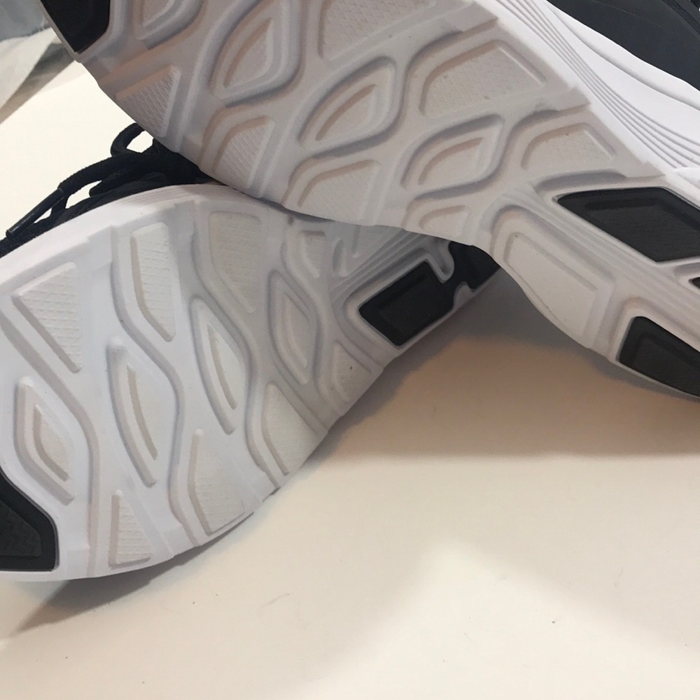 Men’s champion sneakers NWT size 11 - Picture 5 of 6